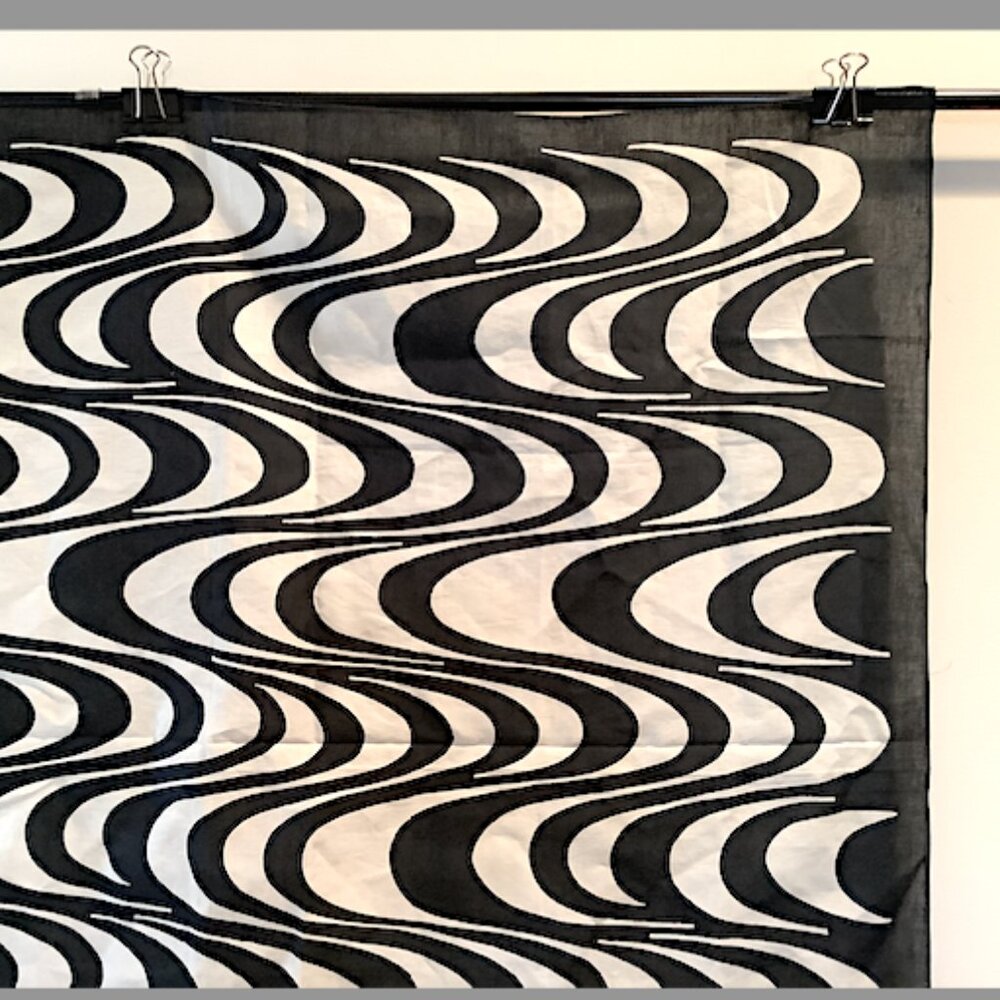 Black & White Swirl pattern Scarf: 31” X 31” vintage, unbranded, cotton-blend - Picture 2 of 6